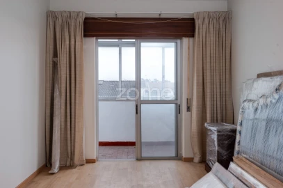 Apartamento T3 para Arrendamento em Charneca de Caparica e Sobreda