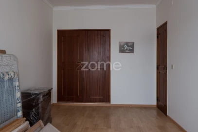 Apartamento T3 para Arrendamento em Charneca de Caparica e Sobreda