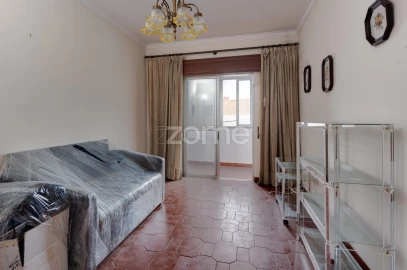 Apartamento T3 para Arrendamento em Charneca de Caparica e Sobreda