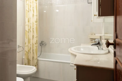 Apartamento T3 para Arrendamento em Charneca de Caparica e Sobreda
