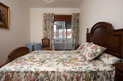 Apartamento T3 para Arrendamento em Charneca de Caparica e Sobreda