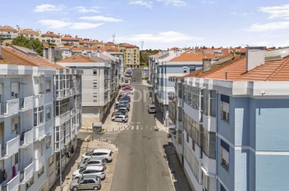 Apartamento T1 para Venda em Massamá e Monte Abraão