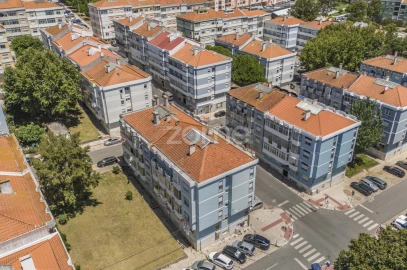 Apartamento T1 para Venda em Massamá e Monte Abraão