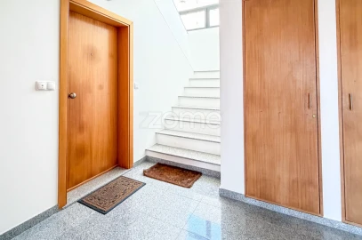 Apartamento T2 para Arrendamento em Ponta Delgada (São Pedro)