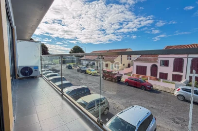Apartamento T2 para Arrendamento em Ponta Delgada (São Pedro)