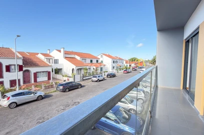 Apartamento T2 para Arrendamento em Ponta Delgada (São Pedro)
