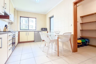 Apartamento T2 para Arrendamento em Ponta Delgada (São Pedro)