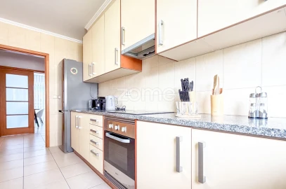 Apartamento T2 para Arrendamento em Ponta Delgada (São Pedro)