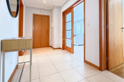 Apartamento T2 para Arrendamento em Ponta Delgada (São Pedro)