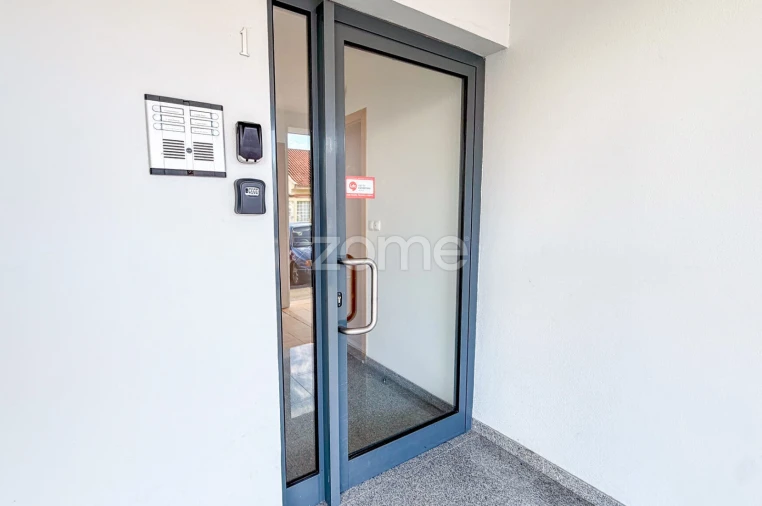 Apartamento T2 para Arrendamento em Ponta Delgada (São Pedro) Foto 2