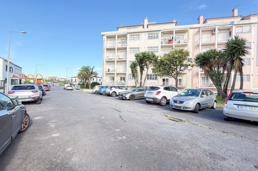 Apartamento T2 para Arrendamento em Ponta Delgada (São Pedro) Foto 21