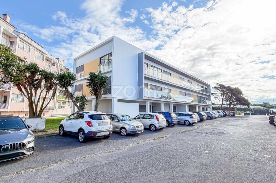 Apartamento T2 para Arrendamento em Ponta Delgada (São Pedro) Foto 1