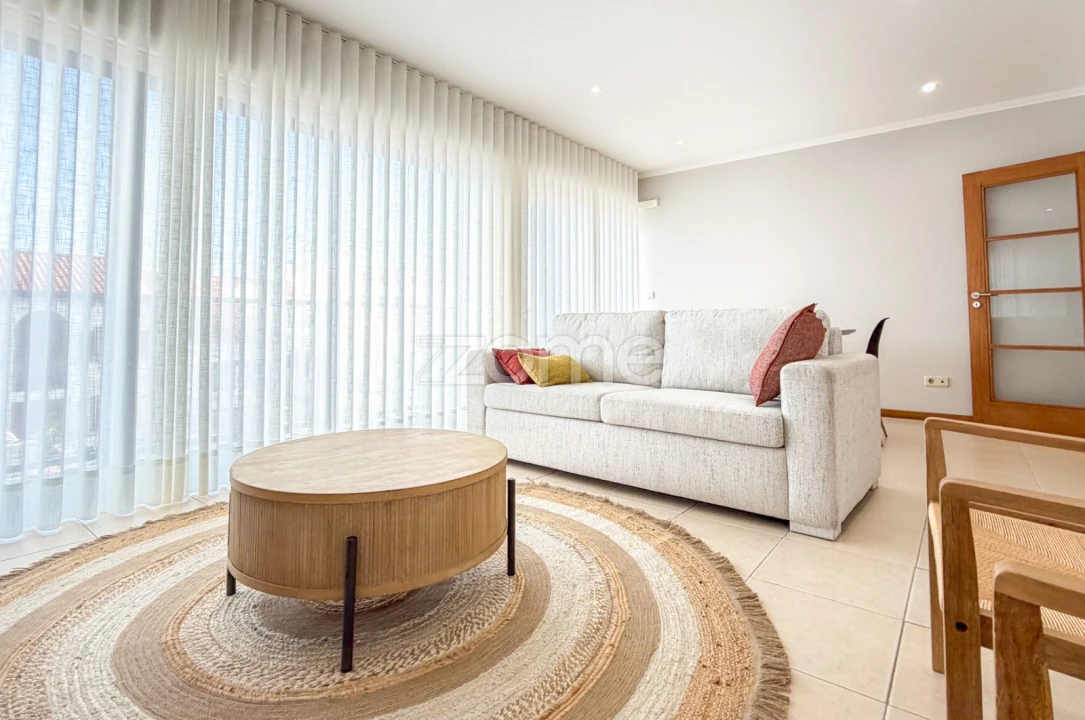 Apartamento T2 para Arrendamento em Ponta Delgada (São Pedro) Foto 5
