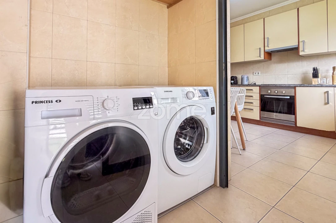 Apartamento T2 para Arrendamento em Ponta Delgada (São Pedro) Foto 11