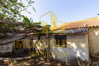 Moradia T2 para Venda em Vila Cortes do Mondego