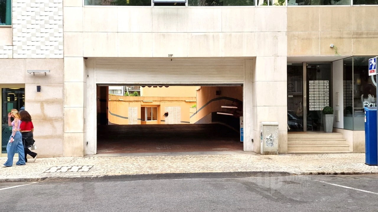 Garagem para Venda em Avenidas Novas Foto 1
