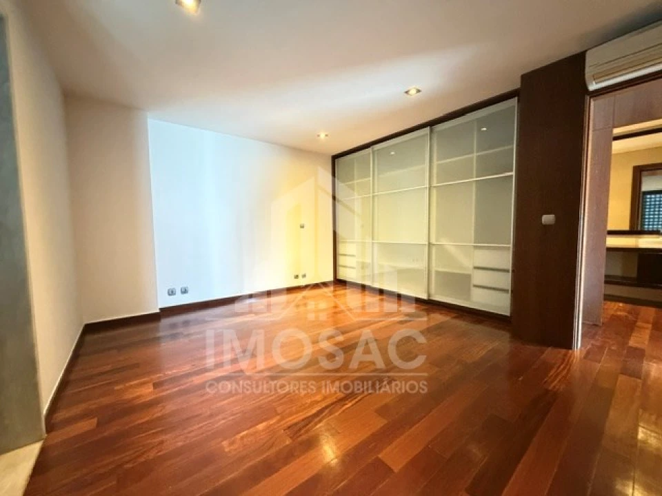Moradia T3 para Venda em Loures Foto 38