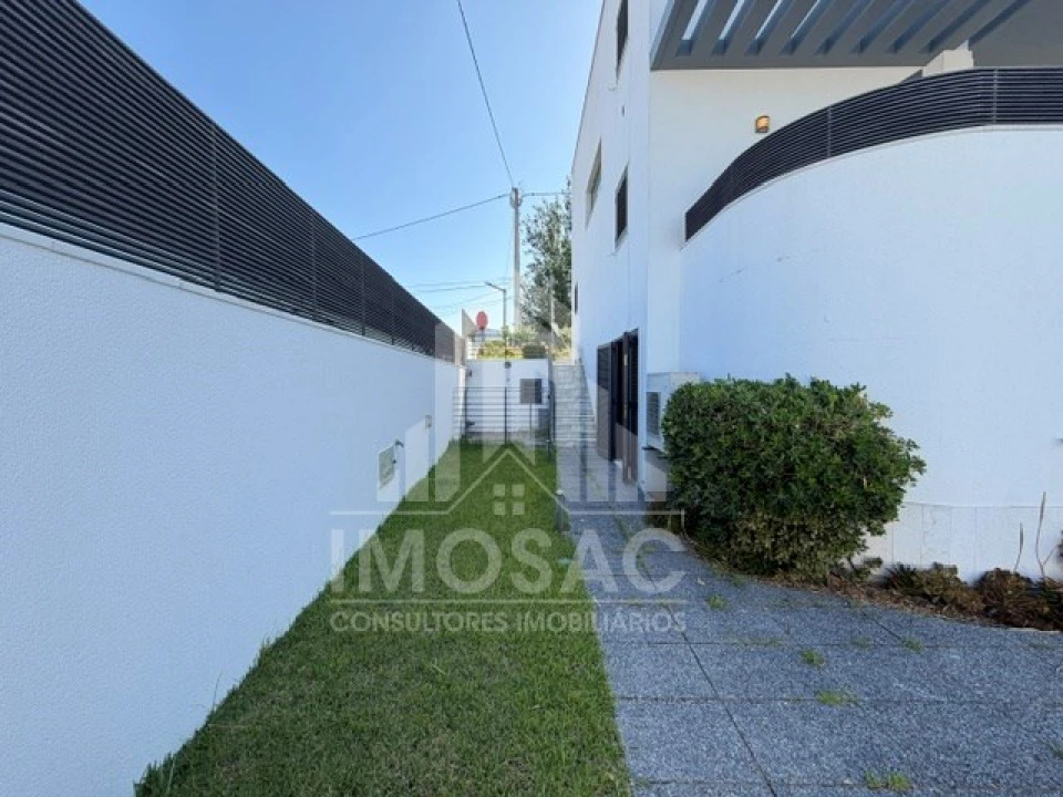 Moradia T3 para Venda em Loures Foto 45