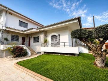 Moradia T4 para Venda em Alvelos