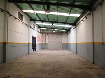 Armazém para Arrendamento em São Pedro da Cadeira
