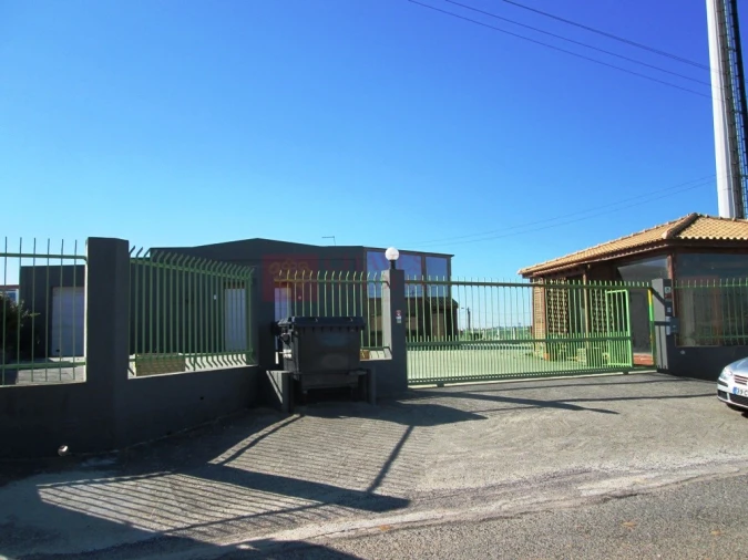 Armazém para Arrendamento em São Pedro da Cadeira Foto 2