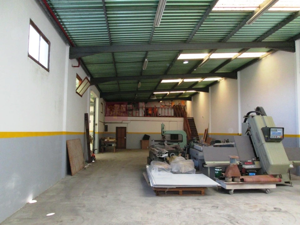 Armazém para Arrendamento em São Pedro da Cadeira Foto 5