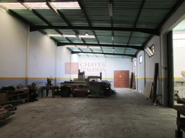 Armazém para Arrendamento em São Pedro da Cadeira