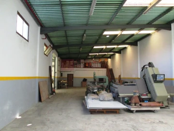 Armazém para Arrendamento em São Pedro da Cadeira