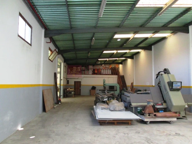 Armazém para Arrendamento em São Pedro da Cadeira Foto 5