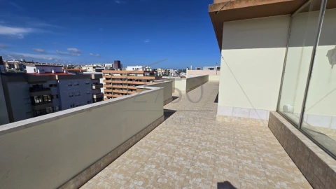 Apartamento T3 para Venda em Oeiras e São Julião da Barra, Paço de Arcos e Caxias