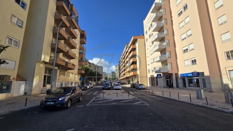 Apartamento T3 para Venda em Oeiras e São Julião da Barra, Paço de Arcos e Caxias