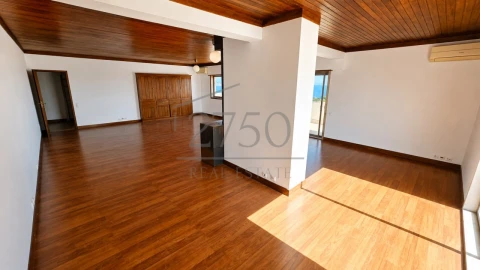 Apartamento T3 para Venda em Oeiras e São Julião da Barra, Paço de Arcos e Caxias
