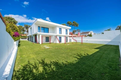 Moradia T5 para Venda em Corroios