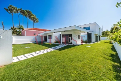 Moradia T5 para Venda em Corroios
