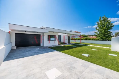 Moradia T5 para Venda em Corroios