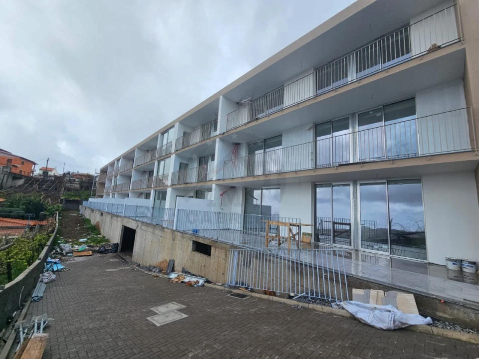 Apartamento T3 para Venda em Estreito de Camara de Lobos Foto 2