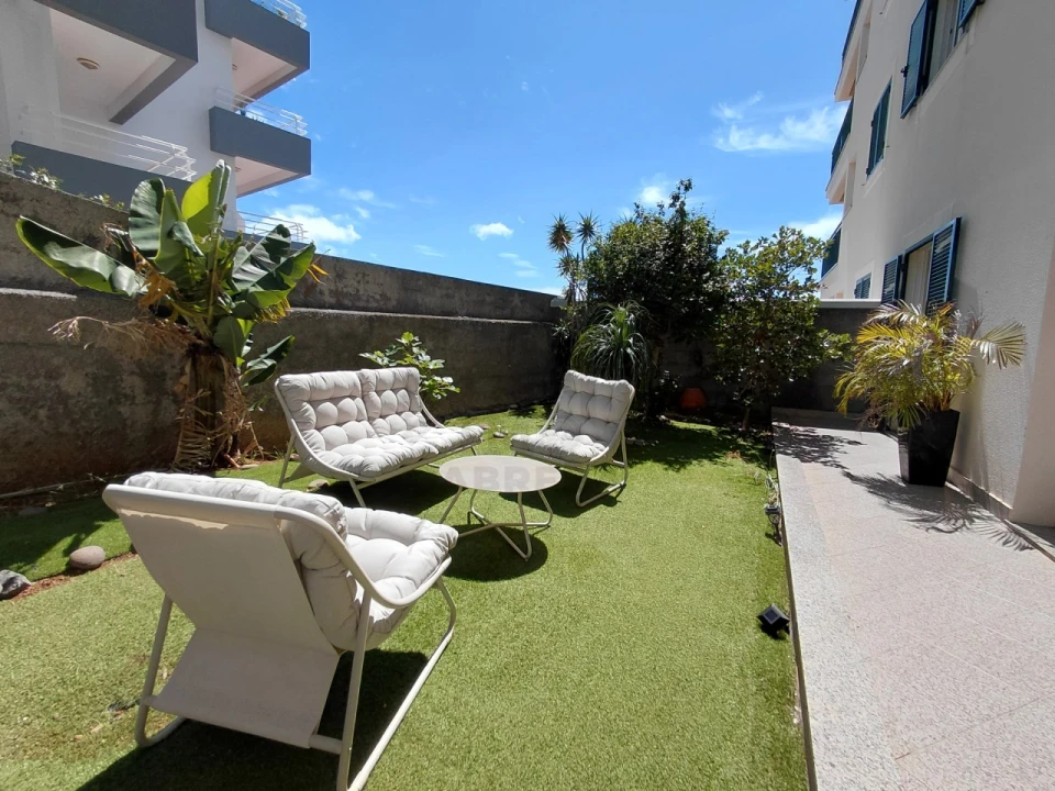 Apartamento T1 para Venda em Caniço Foto 1