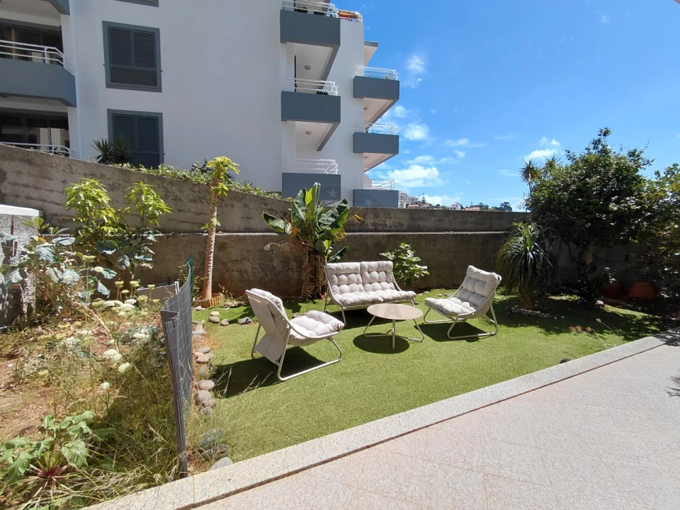Apartamento T1 para Venda em Caniço Foto 7