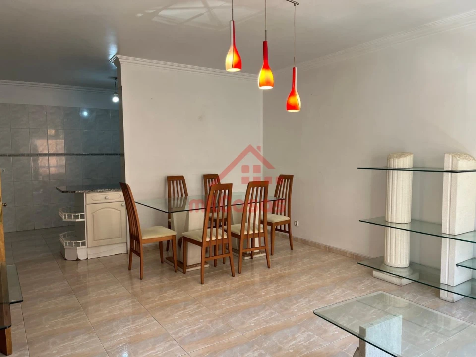Apartamento T2 para Venda em Algueirão-Mem Martins Foto 1