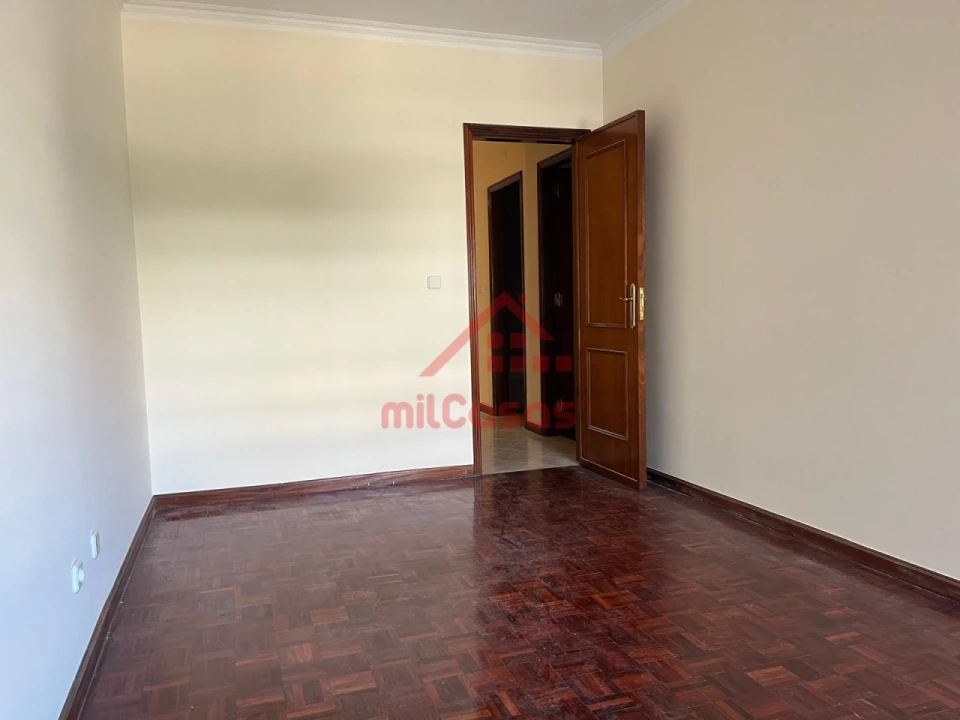 Apartamento T2 para Venda em Algueirão-Mem Martins Foto 8