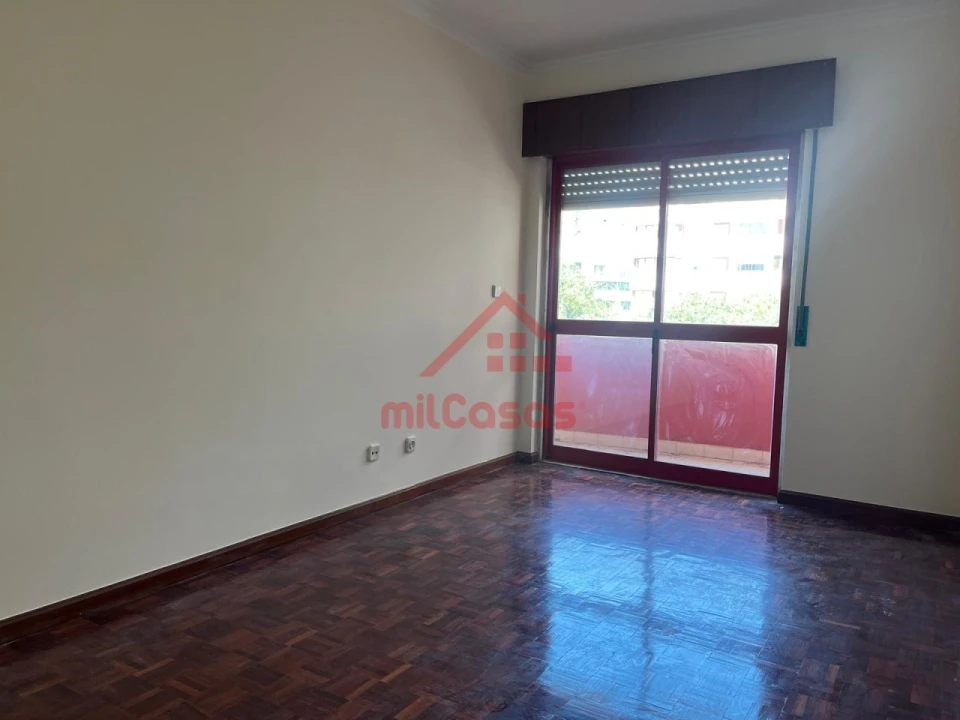 Apartamento T2 para Venda em Algueirão-Mem Martins Foto 9