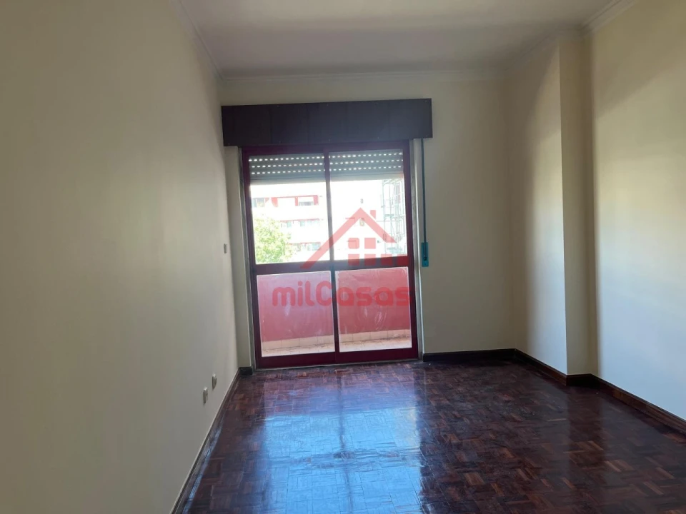 Apartamento T2 para Venda em Algueirão-Mem Martins Foto 11
