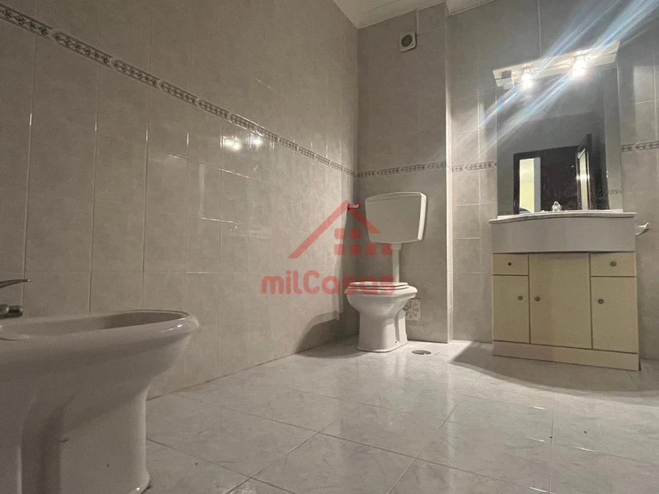 Apartamento T2 para Venda em Algueirão-Mem Martins Foto 13
