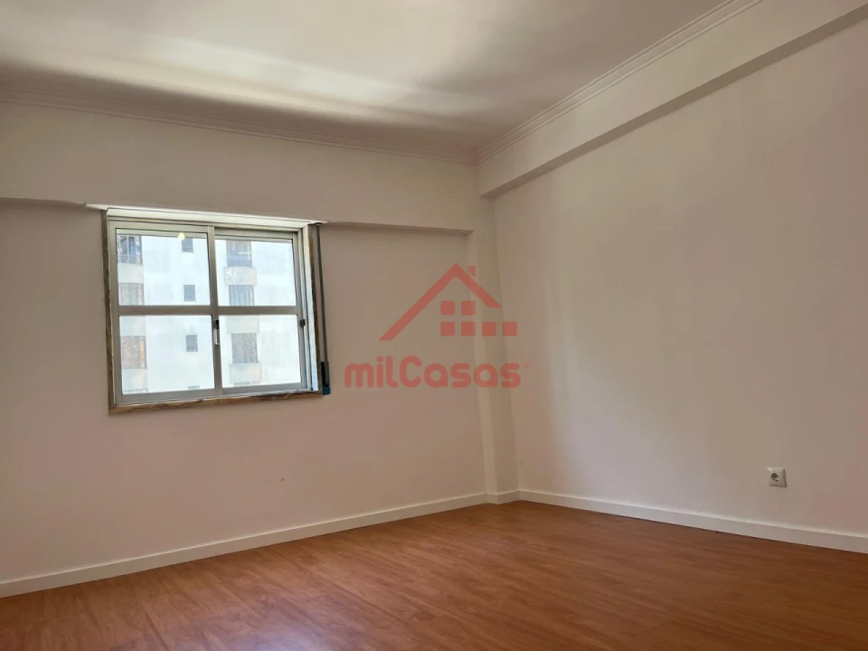 Apartamento T3 para Venda em Algueirão-Mem Martins Foto 3