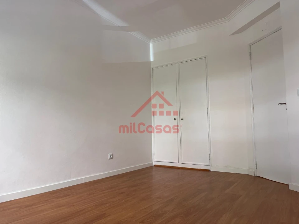 Apartamento T3 para Venda em Algueirão-Mem Martins Foto 9
