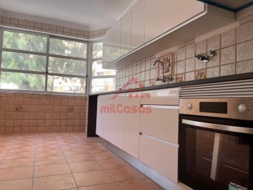Apartamento T3 para Venda em Algueirão-Mem Martins