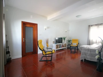 Moradia T4 para Venda em Santa Maria, São Pedro e Sobral da Lagoa