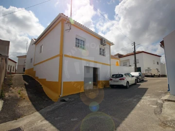 Moradia T4 para Venda em Santa Maria, São Pedro e Sobral da Lagoa