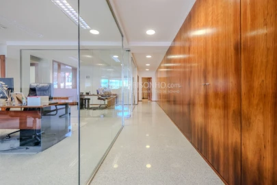 Armazém para Arrendamento em Anta e Guetim
