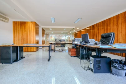 Armazém para Arrendamento em Anta e Guetim